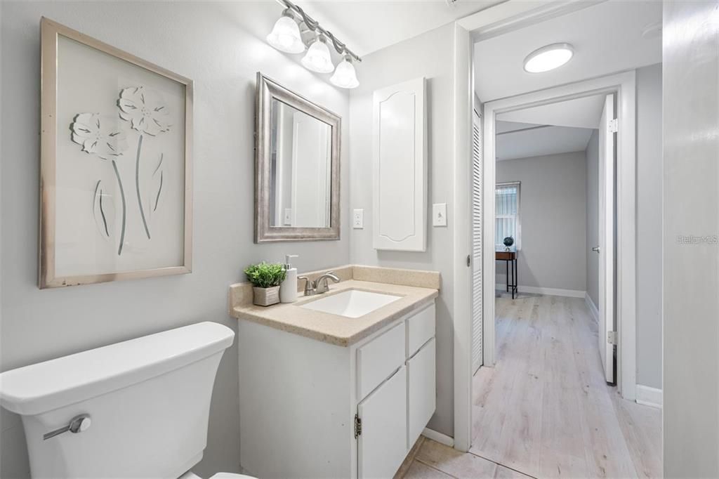 For Sale: $169,900 (2 beds, 2 baths, 840 Square Feet)