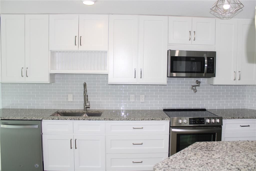 For Rent: $3,995 (3 beds, 2 baths, 2319 Square Feet)