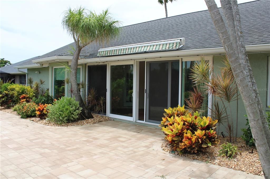 For Rent: $3,995 (3 beds, 2 baths, 2319 Square Feet)