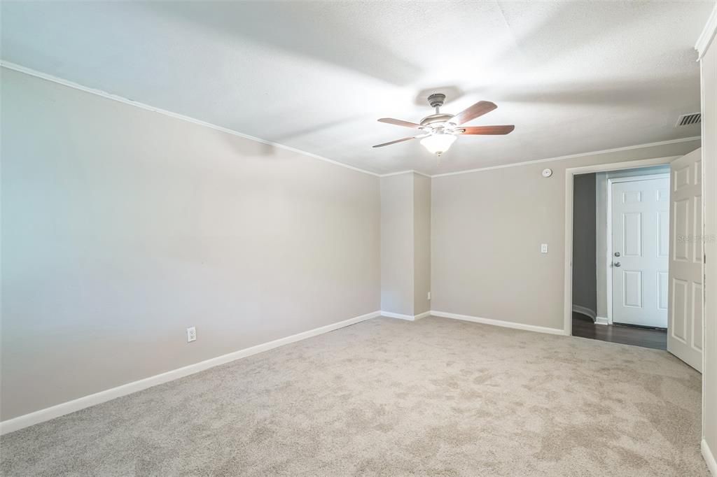 待售: $205,000 (3 贝兹, 1 浴室, 1252 平方英尺)