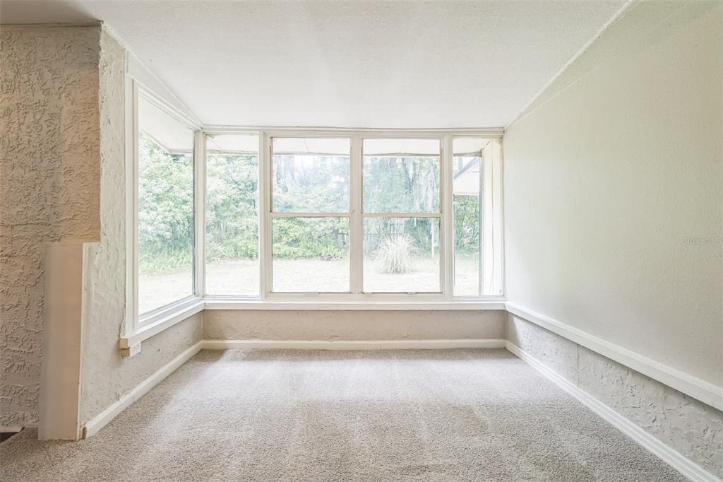 待售: $205,000 (3 贝兹, 1 浴室, 1252 平方英尺)