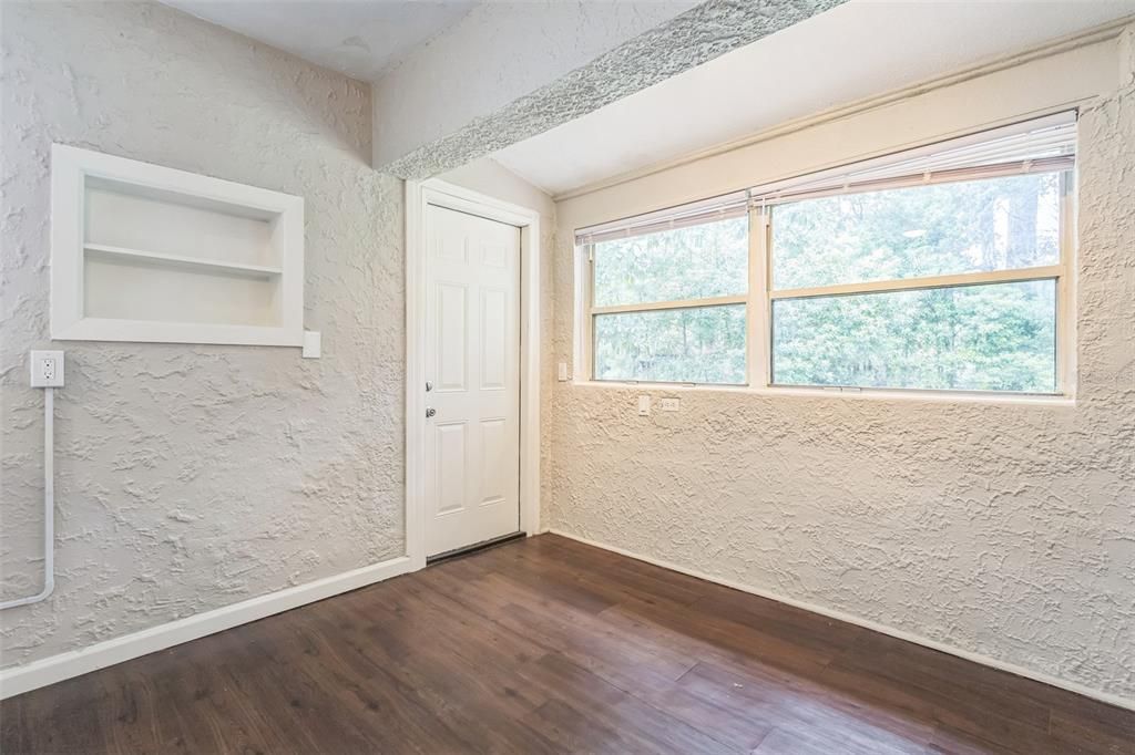 待售: $205,000 (3 贝兹, 1 浴室, 1252 平方英尺)