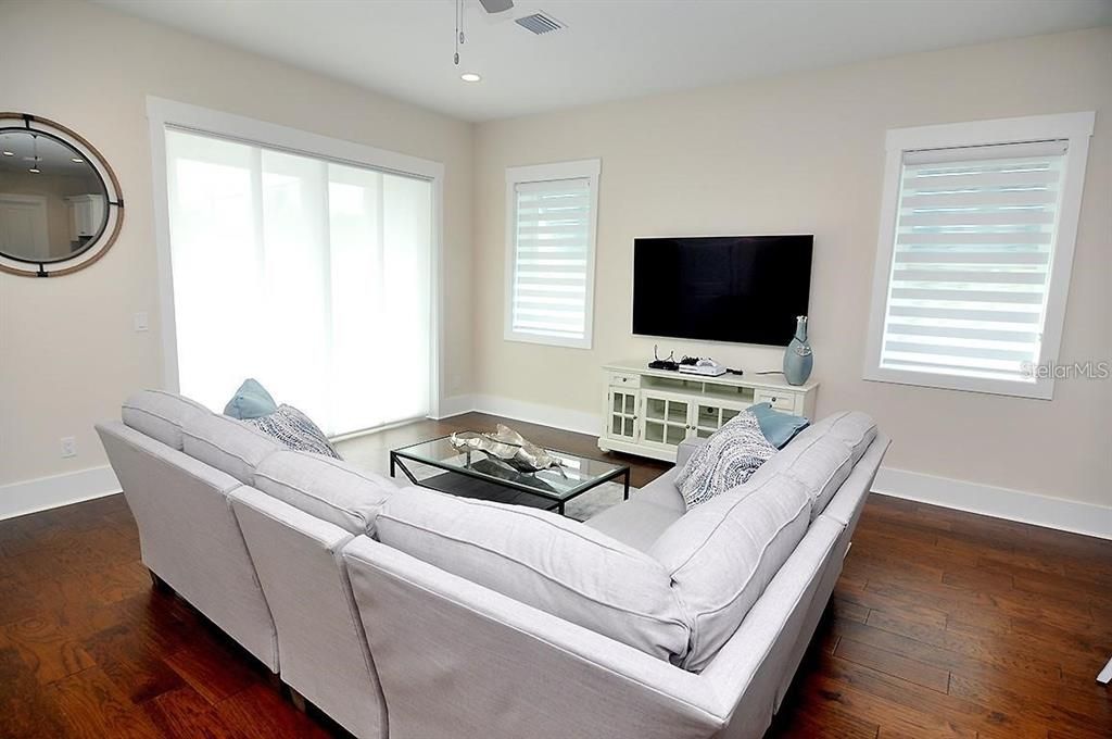 For Sale: $1,690,000 (3 beds, 2 baths, 2091 Square Feet)