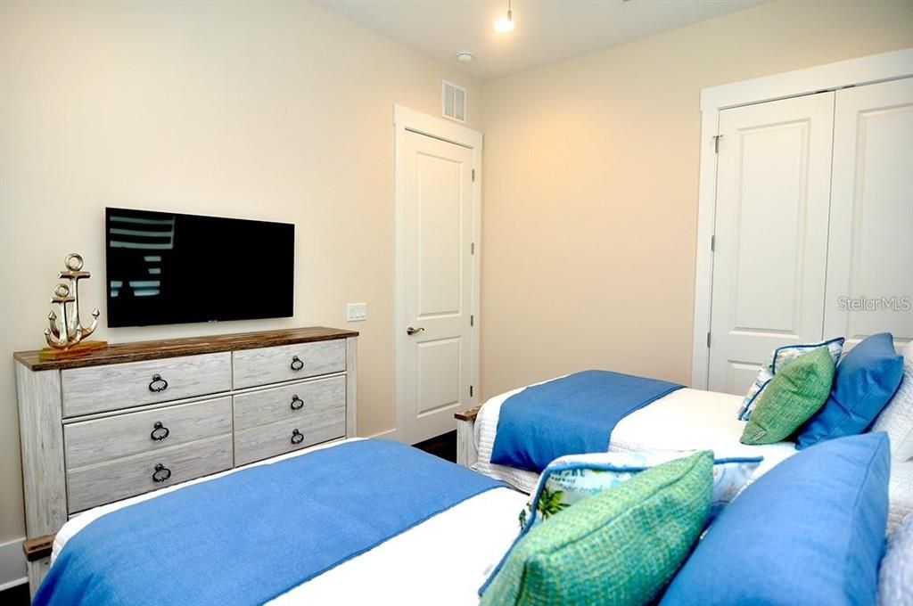 For Sale: $1,690,000 (3 beds, 2 baths, 2091 Square Feet)