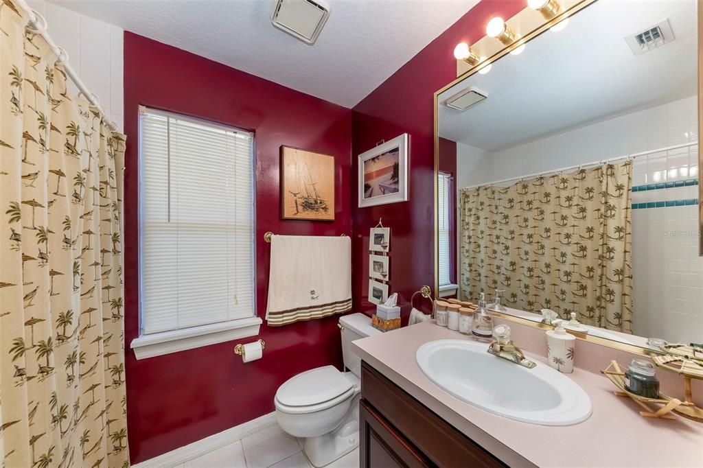 Activo con contrato: $1,159,000 (5 camas, 5 baños, 4468 Pies cuadrados)