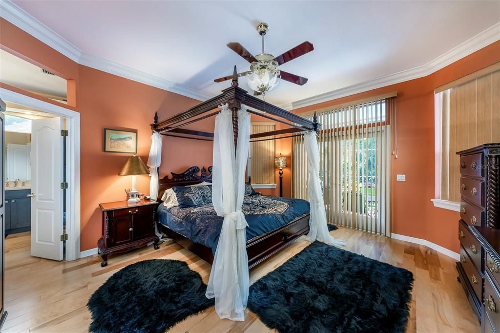 Activo con contrato: $1,159,000 (5 camas, 5 baños, 4468 Pies cuadrados)