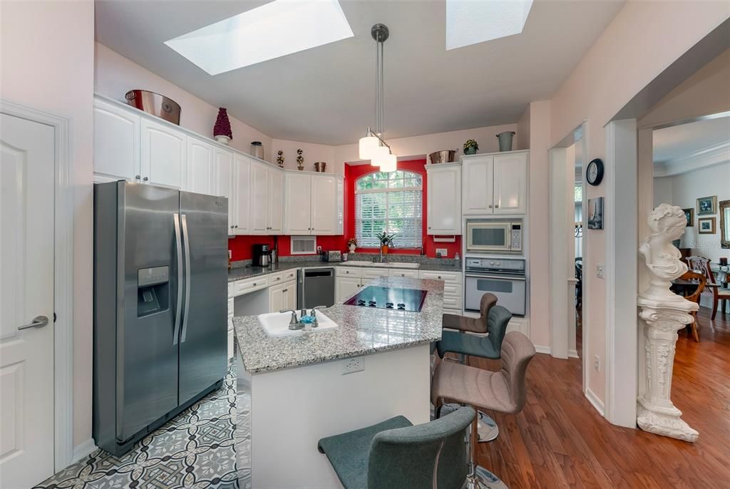 Activo con contrato: $1,159,000 (5 camas, 5 baños, 4468 Pies cuadrados)