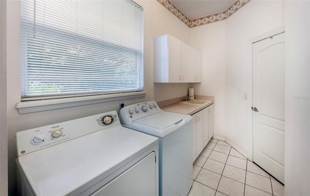 Activo con contrato: $1,159,000 (5 camas, 5 baños, 4468 Pies cuadrados)