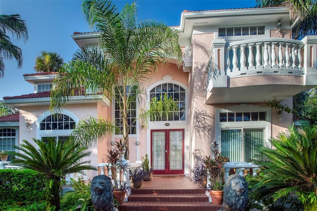 Activo con contrato: $1,159,000 (5 camas, 5 baños, 4468 Pies cuadrados)