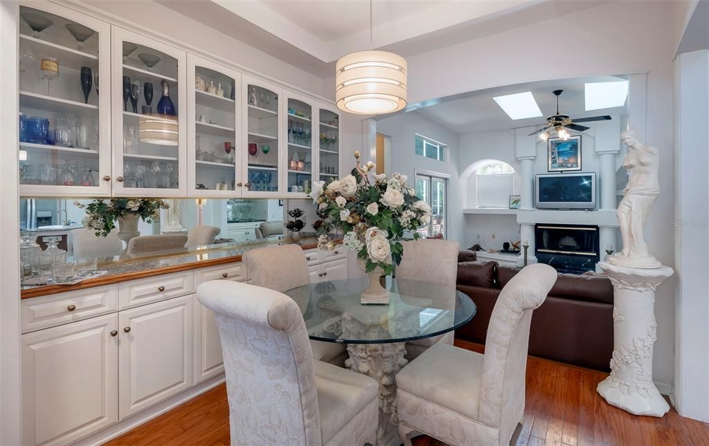 Activo con contrato: $1,159,000 (5 camas, 5 baños, 4468 Pies cuadrados)