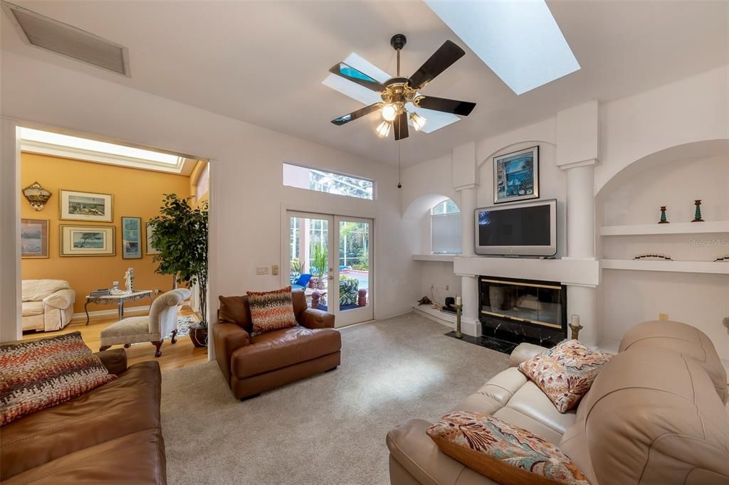 Activo con contrato: $1,159,000 (5 camas, 5 baños, 4468 Pies cuadrados)