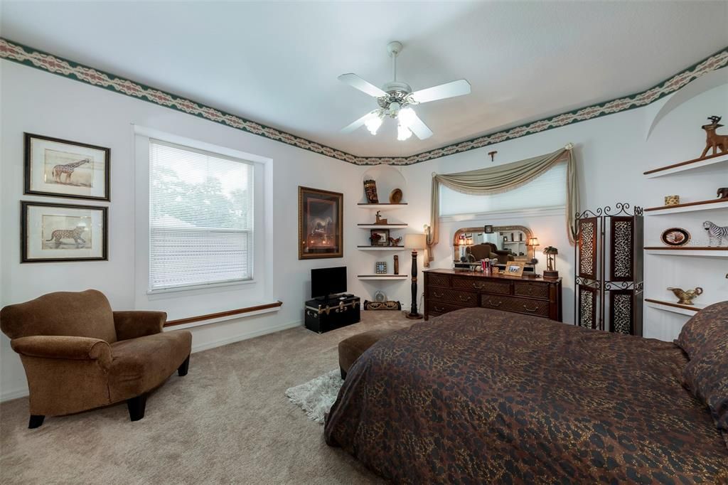 Activo con contrato: $1,159,000 (5 camas, 5 baños, 4468 Pies cuadrados)