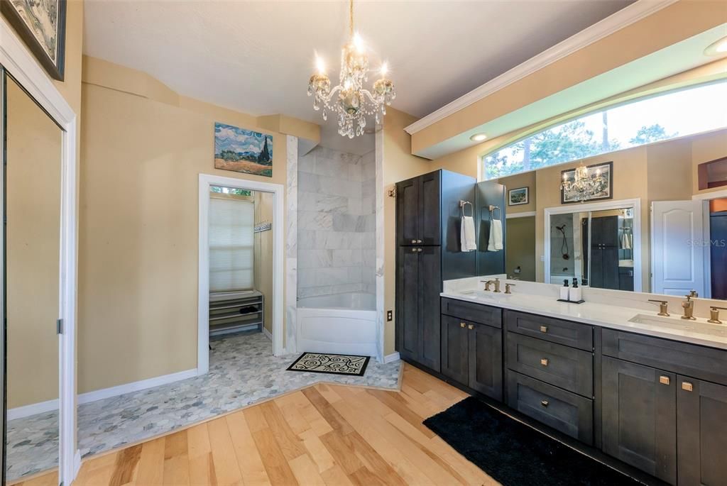 Activo con contrato: $1,159,000 (5 camas, 5 baños, 4468 Pies cuadrados)