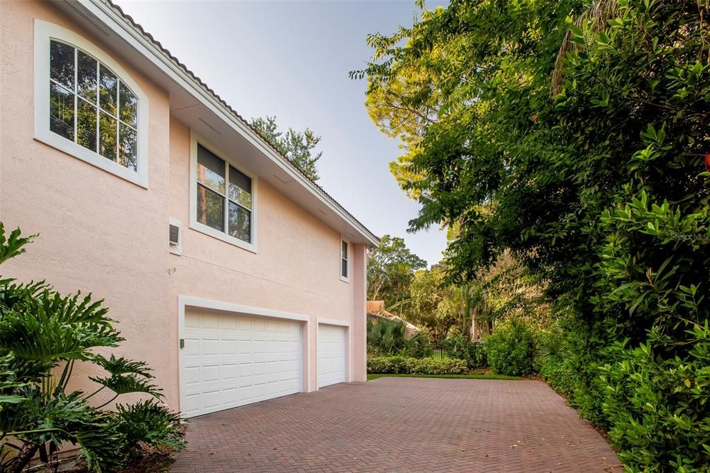 Activo con contrato: $1,159,000 (5 camas, 5 baños, 4468 Pies cuadrados)