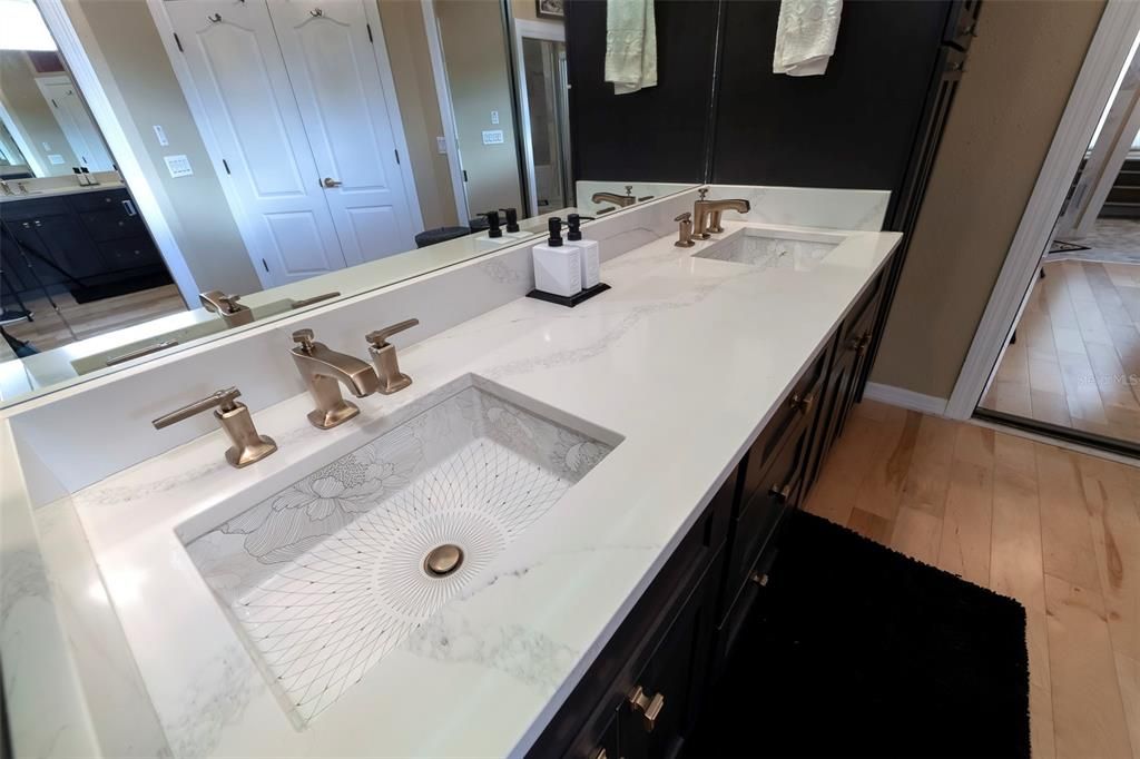 Activo con contrato: $1,159,000 (5 camas, 5 baños, 4468 Pies cuadrados)