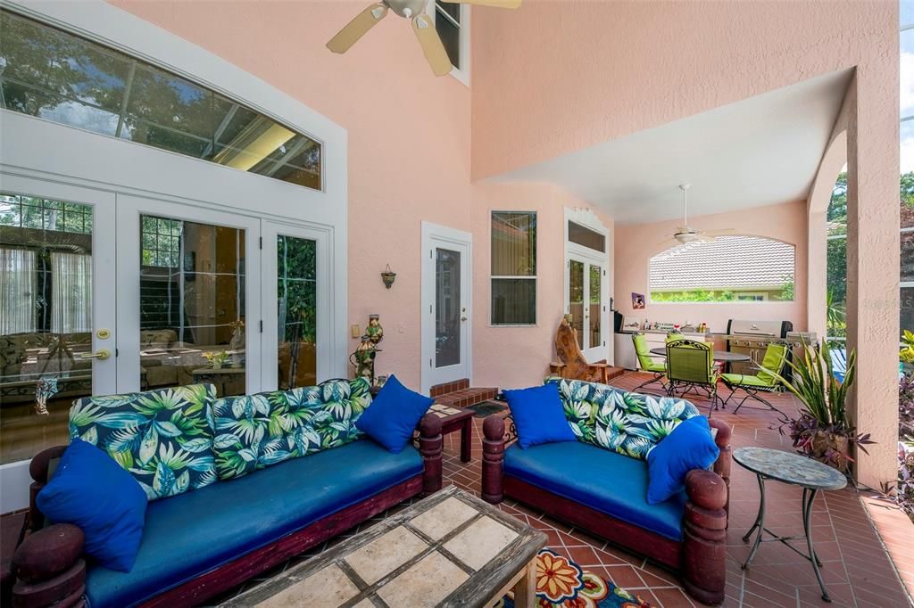 Activo con contrato: $1,159,000 (5 camas, 5 baños, 4468 Pies cuadrados)