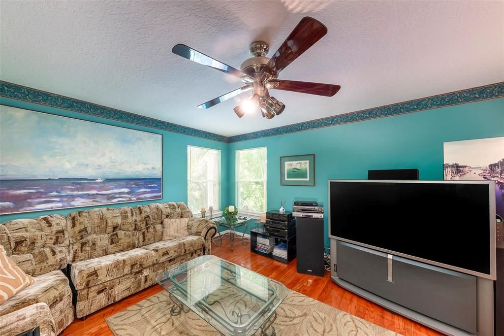 Activo con contrato: $1,159,000 (5 camas, 5 baños, 4468 Pies cuadrados)