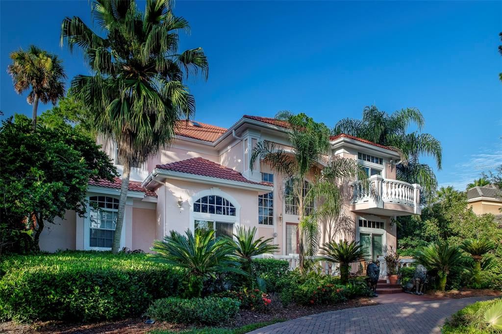 Activo con contrato: $1,159,000 (5 camas, 5 baños, 4468 Pies cuadrados)