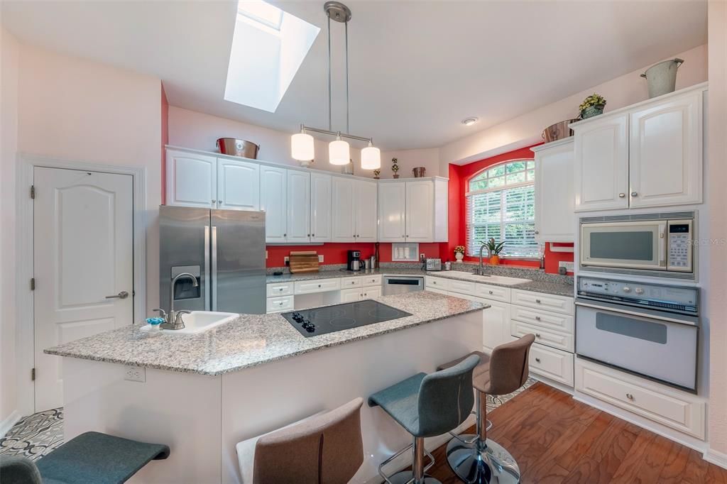 Activo con contrato: $1,159,000 (5 camas, 5 baños, 4468 Pies cuadrados)