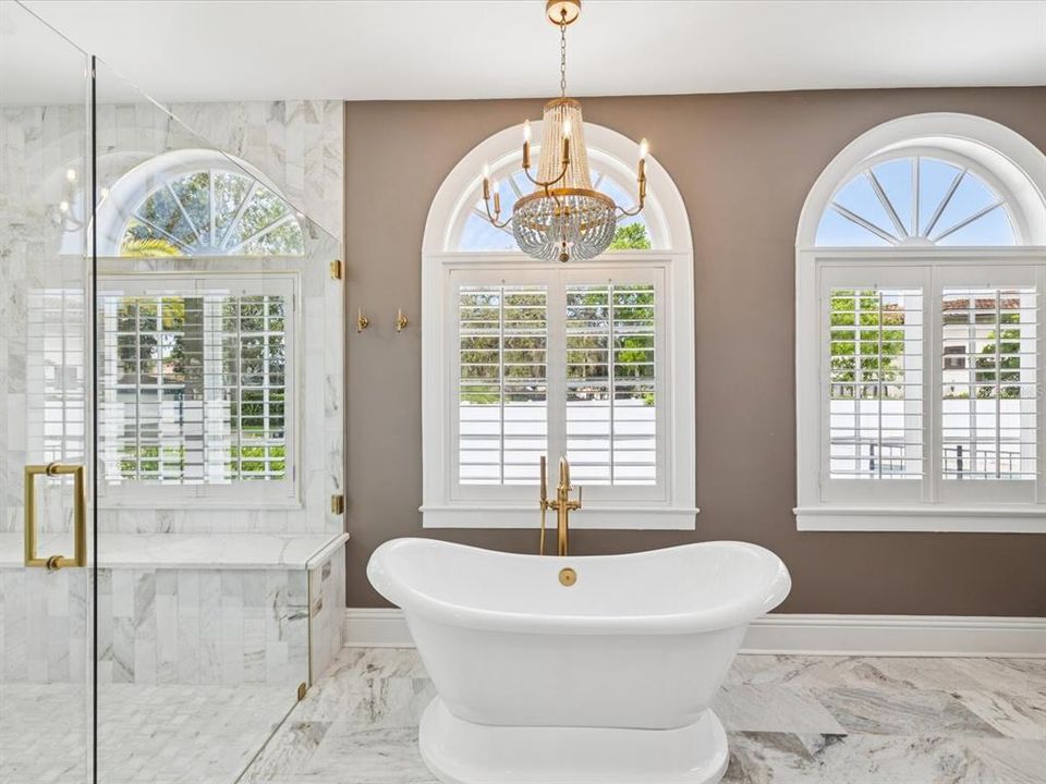 На продажу: $2,499,000 (5 спален, 3 ванн, 4239 Квадратных фут)