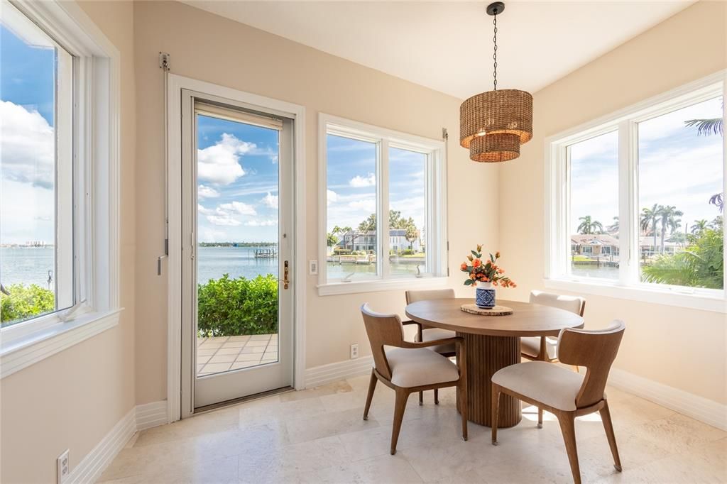 На продажу: $2,674,000 (4 спален, 3 ванн, 3900 Квадратных фут)