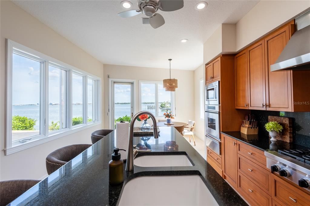 На продажу: $2,674,000 (4 спален, 3 ванн, 3900 Квадратных фут)