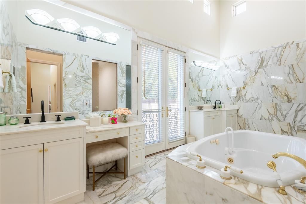 На продажу: $2,674,000 (4 спален, 3 ванн, 3900 Квадратных фут)