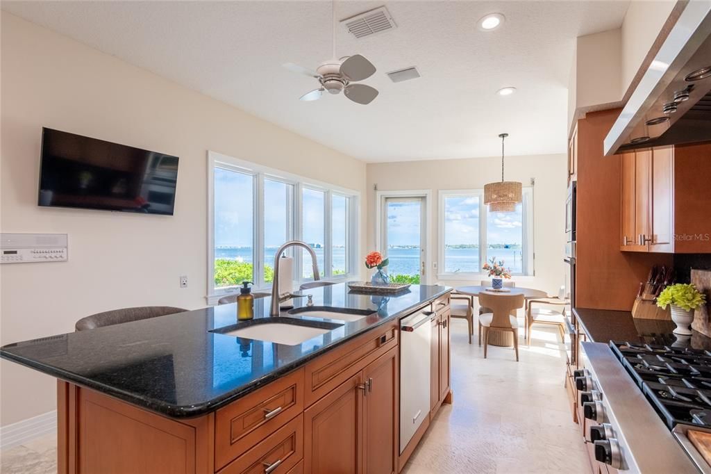 На продажу: $2,674,000 (4 спален, 3 ванн, 3900 Квадратных фут)