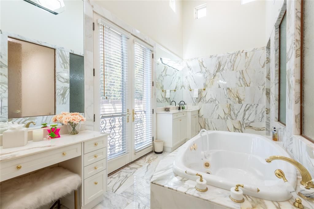 На продажу: $2,674,000 (4 спален, 3 ванн, 3900 Квадратных фут)