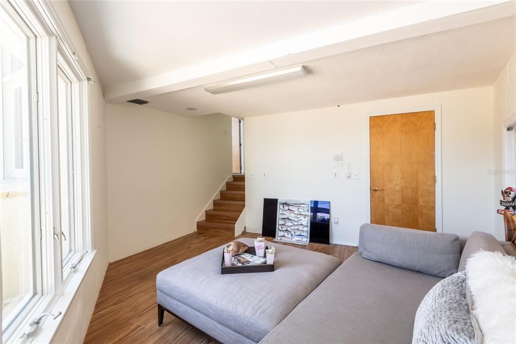 На продажу: $2,674,000 (4 спален, 3 ванн, 3900 Квадратных фут)