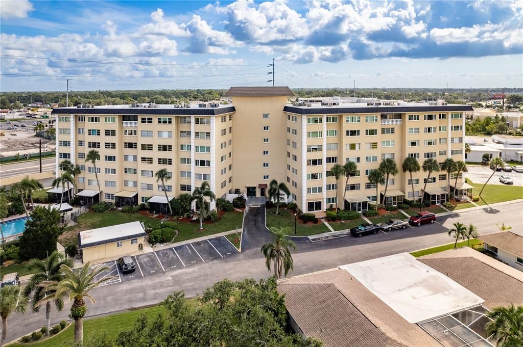 Active With Contract: $105,000 (1 beds, 1 baths, 653 Square Feet)