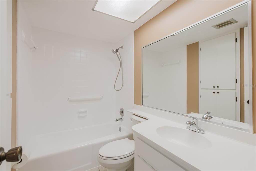 Active With Contract: $105,000 (1 beds, 1 baths, 653 Square Feet)