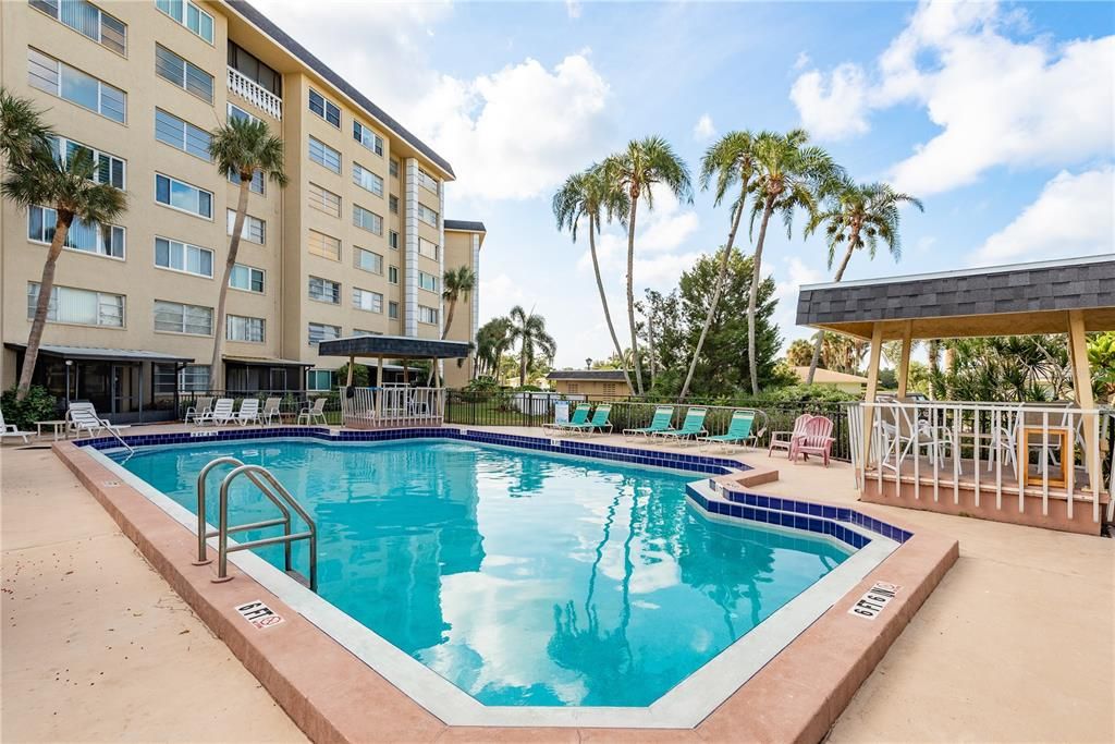Active With Contract: $105,000 (1 beds, 1 baths, 653 Square Feet)