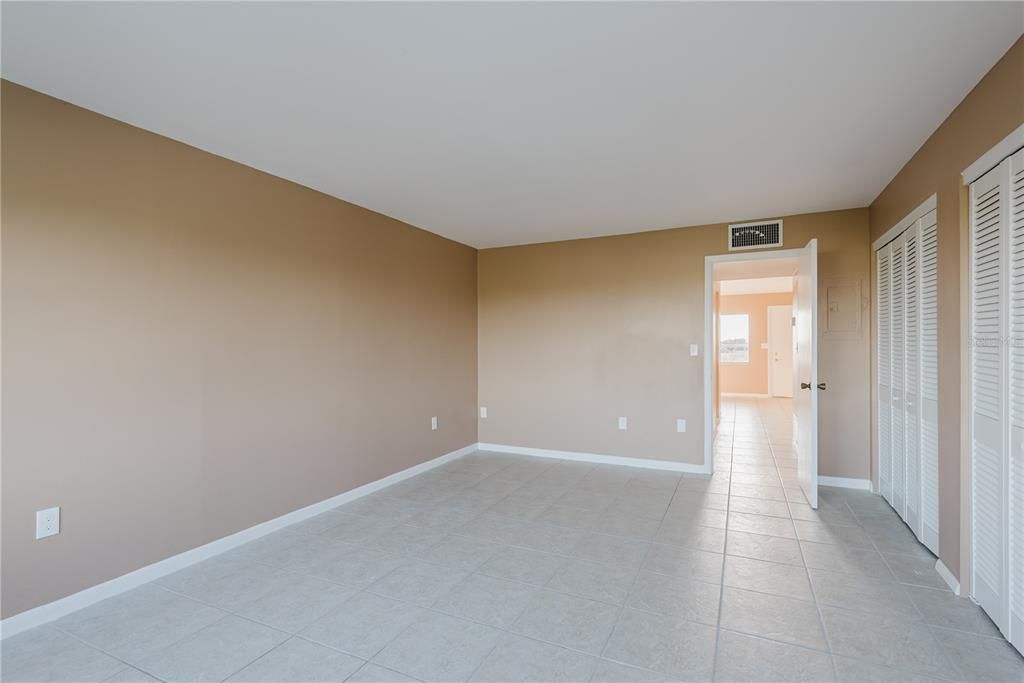 Active With Contract: $105,000 (1 beds, 1 baths, 653 Square Feet)