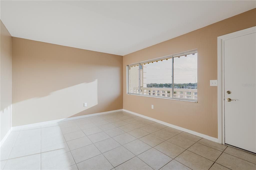 Active With Contract: $105,000 (1 beds, 1 baths, 653 Square Feet)