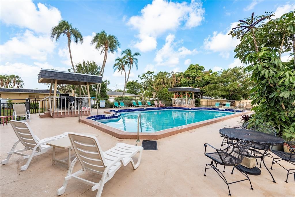 Active With Contract: $105,000 (1 beds, 1 baths, 653 Square Feet)