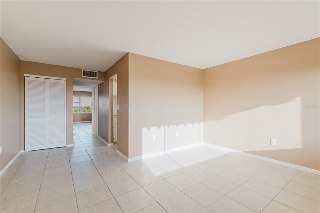 Active With Contract: $105,000 (1 beds, 1 baths, 653 Square Feet)