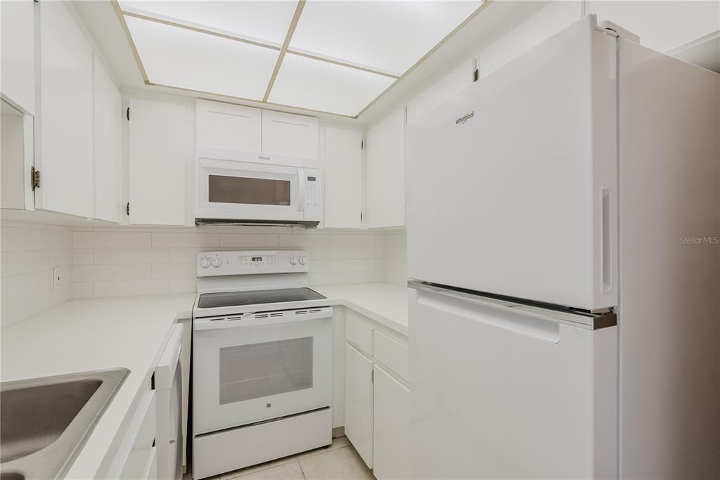 Active With Contract: $105,000 (1 beds, 1 baths, 653 Square Feet)