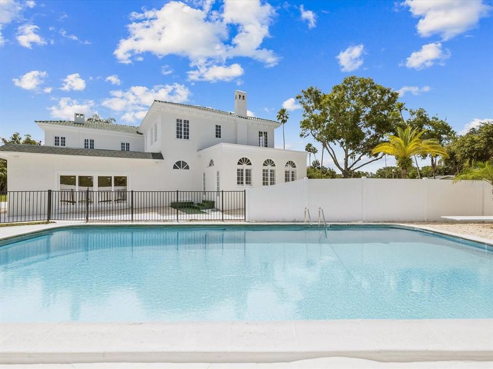 For Rent: $11,000 (5 beds, 3 baths, 4239 Square Feet)