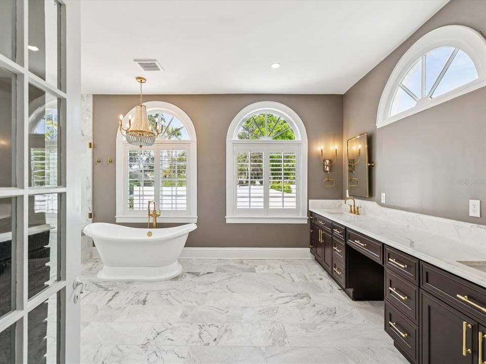 For Rent: $11,000 (5 beds, 3 baths, 4239 Square Feet)