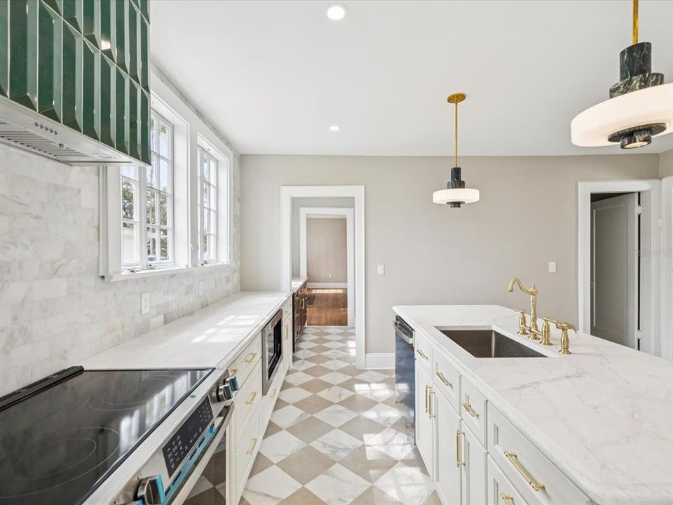 For Rent: $11,000 (5 beds, 3 baths, 4239 Square Feet)