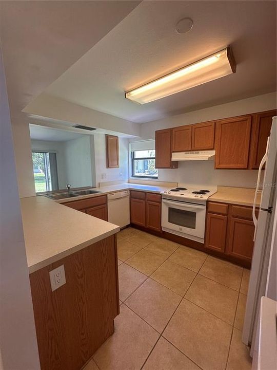 Под контрактом: $125,000 (2 спален, 2 ванн, 1340 Квадратных фут)