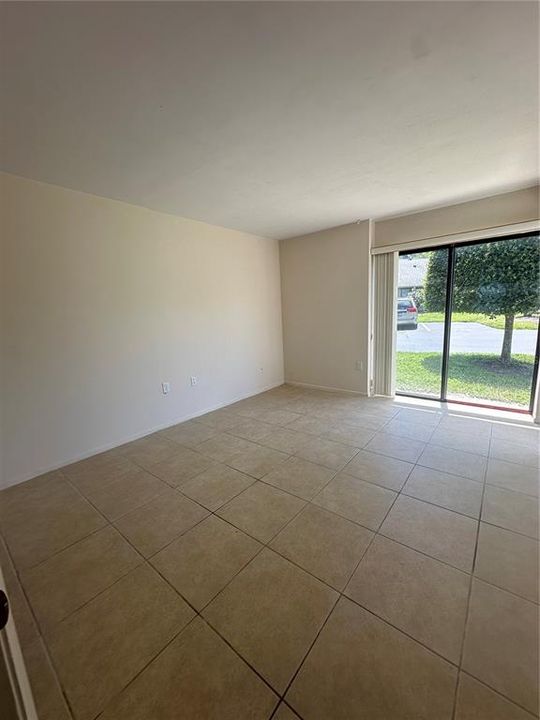 Под контрактом: $125,000 (2 спален, 2 ванн, 1340 Квадратных фут)