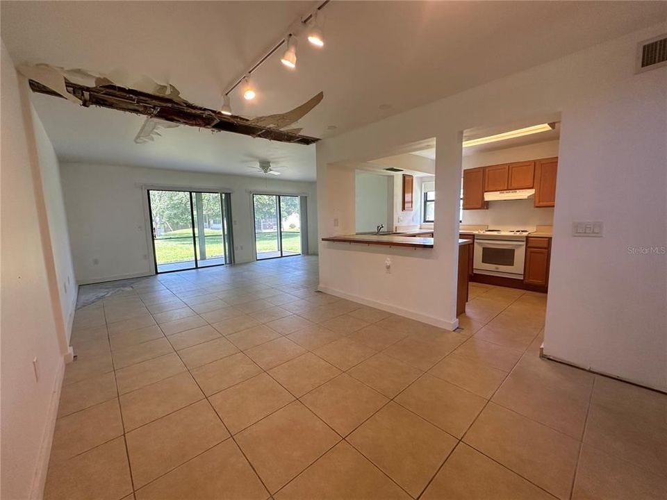 Под контрактом: $125,000 (2 спален, 2 ванн, 1340 Квадратных фут)