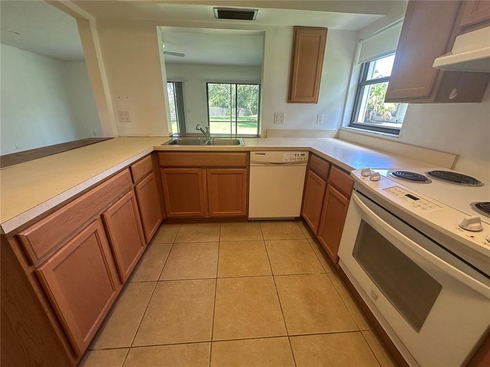 Под контрактом: $125,000 (2 спален, 2 ванн, 1340 Квадратных фут)