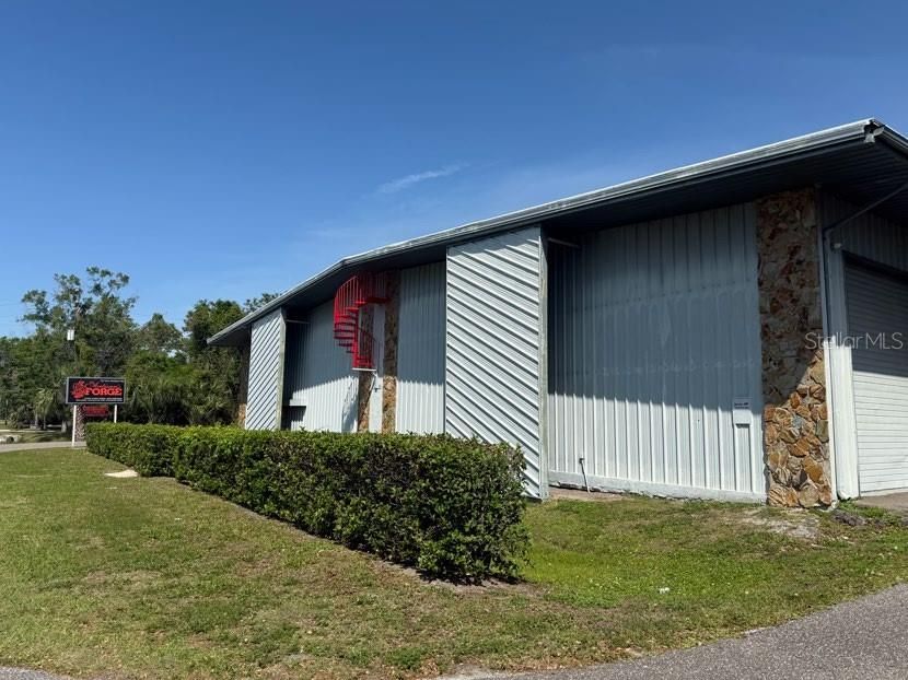 最近售出: $1,900,000 (0 贝兹, 0 浴室, 16000 平方英尺)