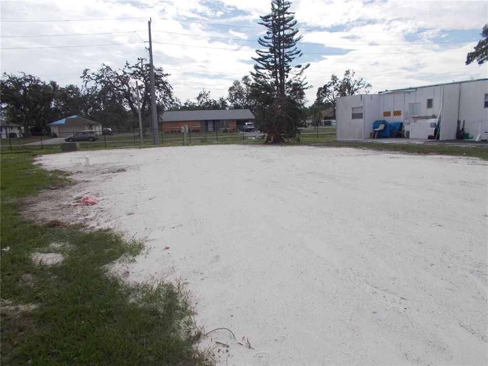 待售: $5,800 (0.10 acres)