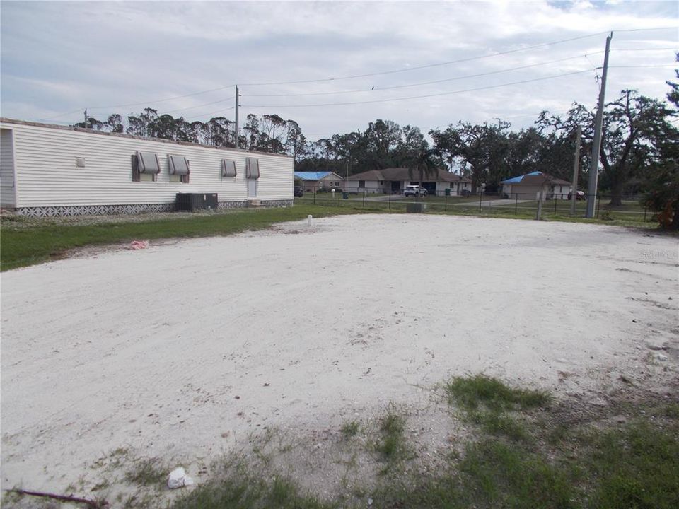 待售: $5,800 (0.10 acres)