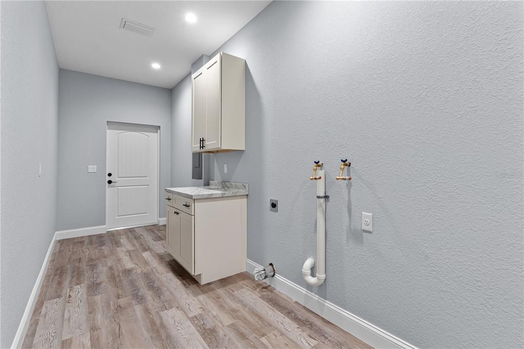 For Sale: $429,500 (3 beds, 2 baths, 1676 Square Feet)