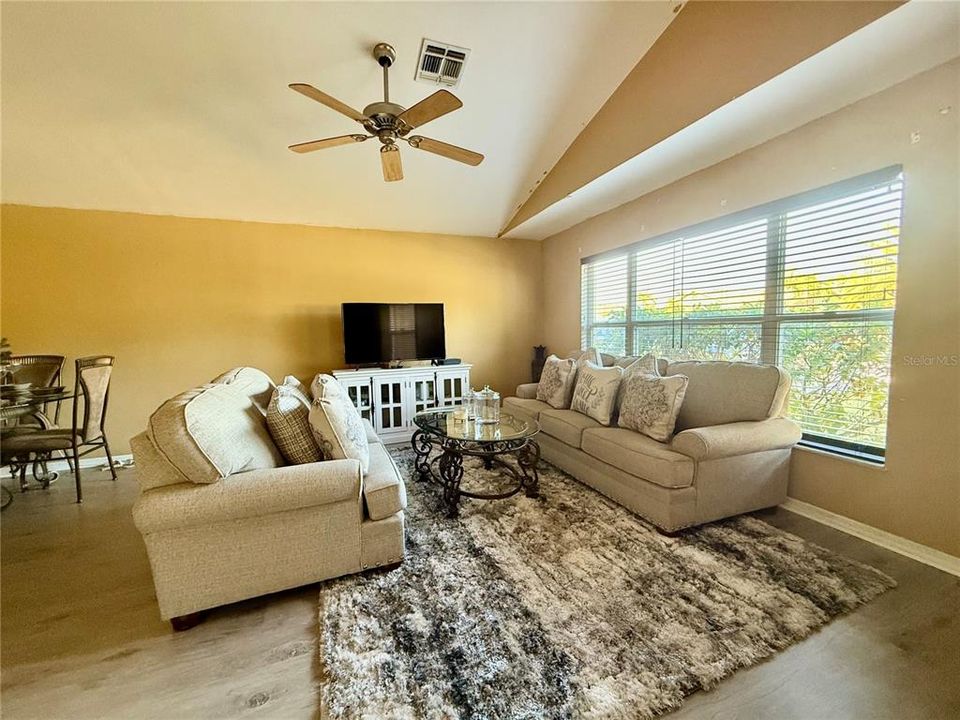 En Venta: $247,000 (3 camas, 2 baños, 1211 Pies cuadrados)